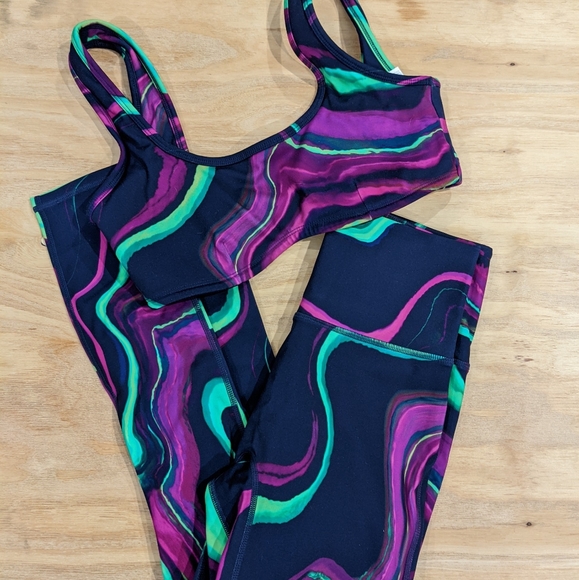 Fabletics Spectrum 2 Piece Outfit - Picture 4 of 8